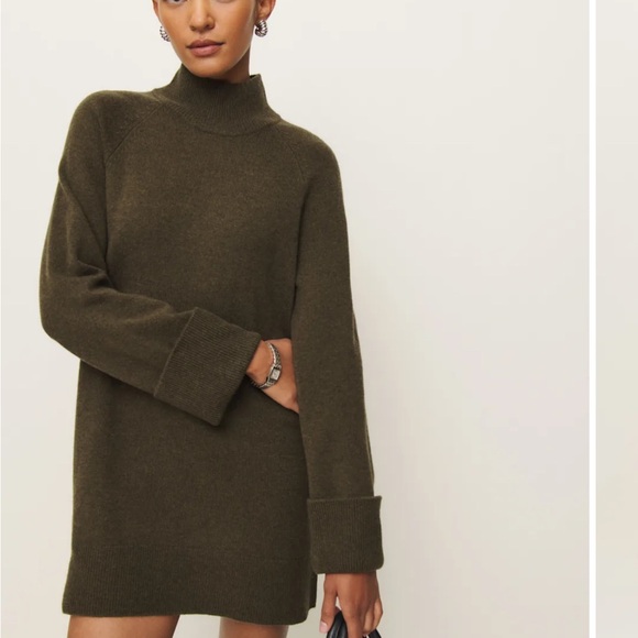 Welcome to my closet all reasonable offers welcome. Thanks for shopping - Picture 3 of 9